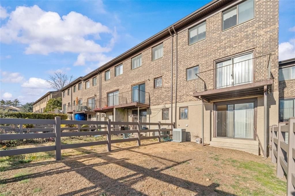 Backyard, Exterior, Facade, Brick Facade, Rowhouse