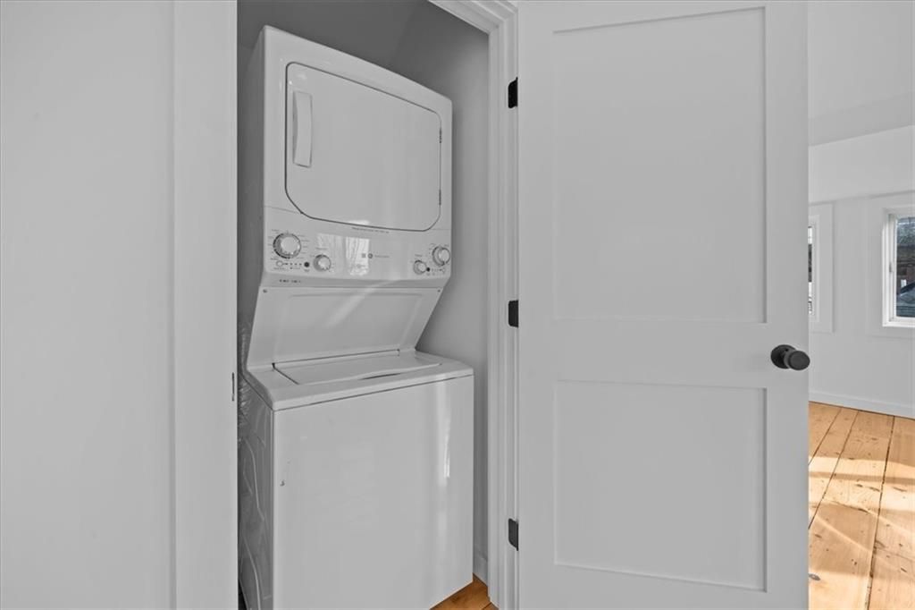 Interior, Utility Closets, Washer, Wood Texture Flooring