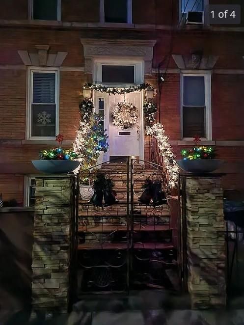 Exterior, Facade, Brownstone