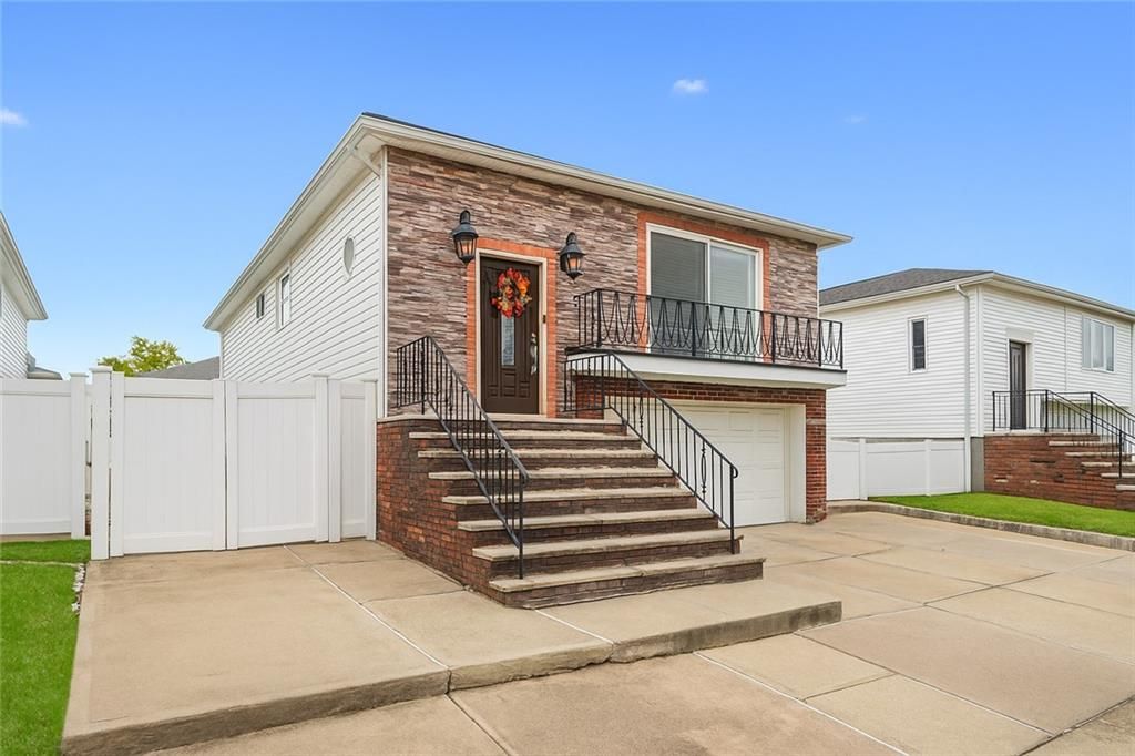 Attached, Exterior, Facade, Brick Facade, None