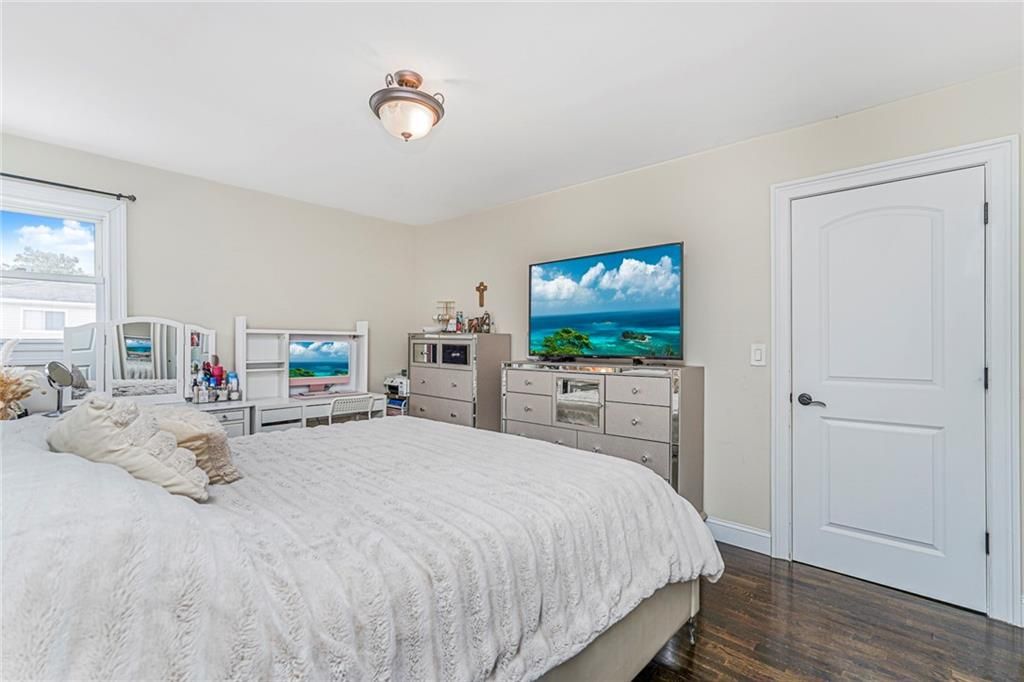 Bedroom, Interior, Water, Wood Texture Flooring