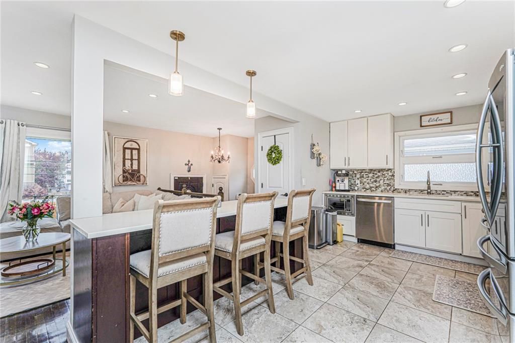 Dining room, Interior, Kitchen, Pendant Lights, Recessed Lighting, Stainless Steel Appliances