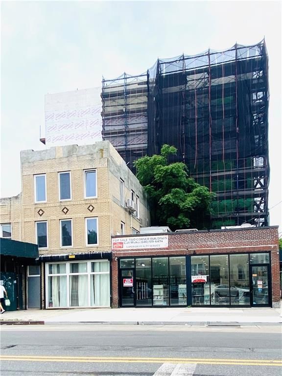 Exterior, Facade, Highrise