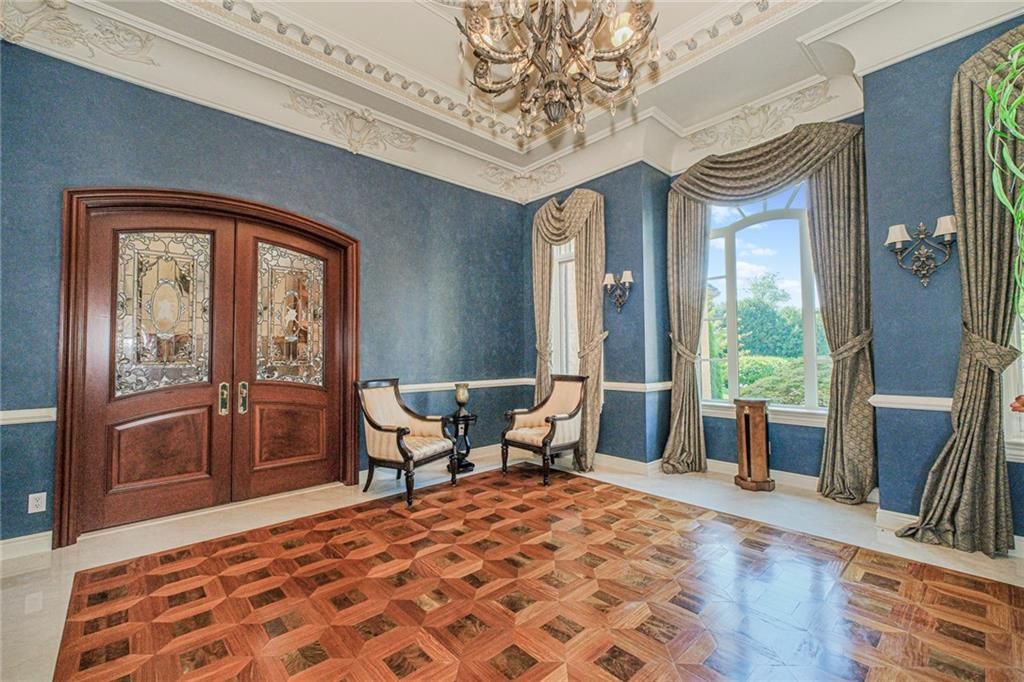 Chandelier, Interior