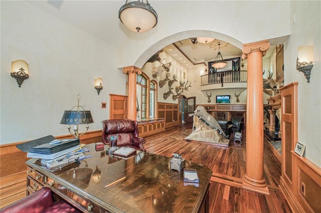 Home Office, Interior, Recessed Lighting, Wood Texture Flooring