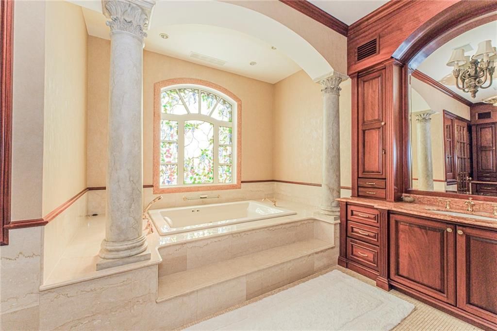 Bathroom, Interior, Recessed Lighting