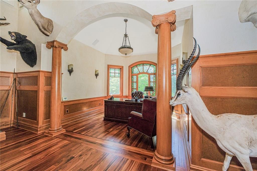 Interior, Pendant Lights, Wood Texture Flooring