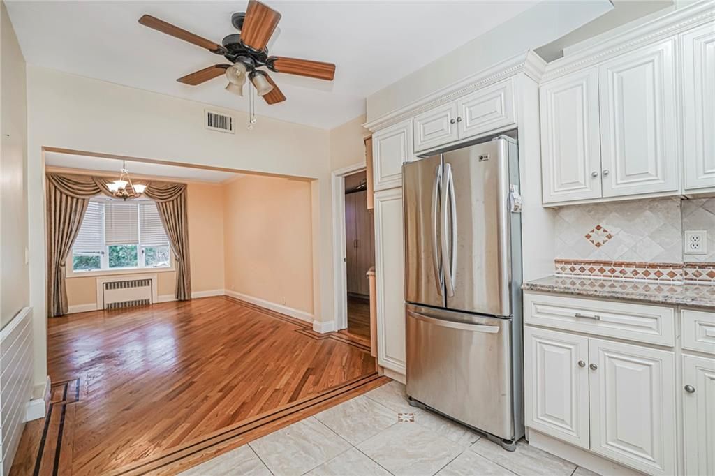 Chandelier, Interior, Kitchen, Wood Texture Flooring