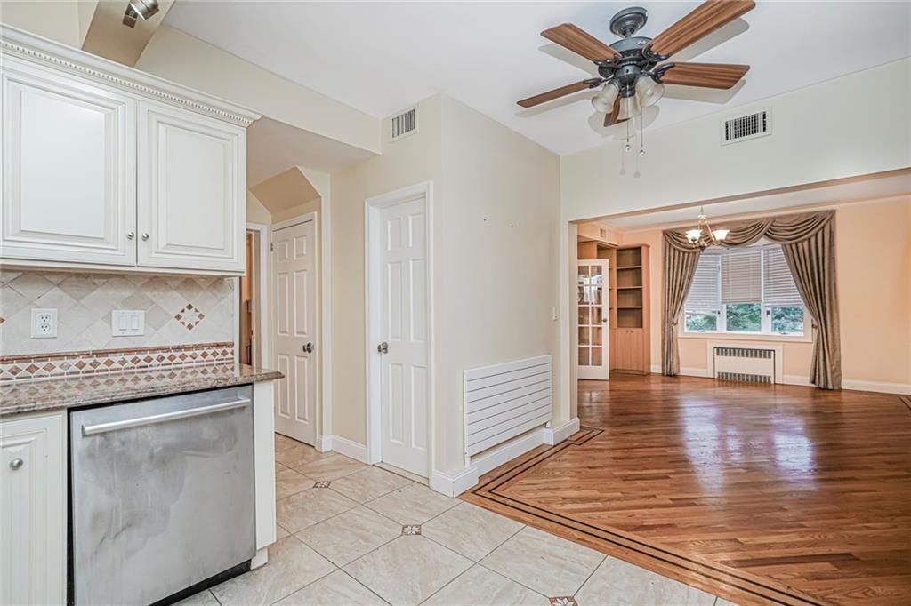 Chandelier, Interior, Kitchen, Wood Texture Flooring