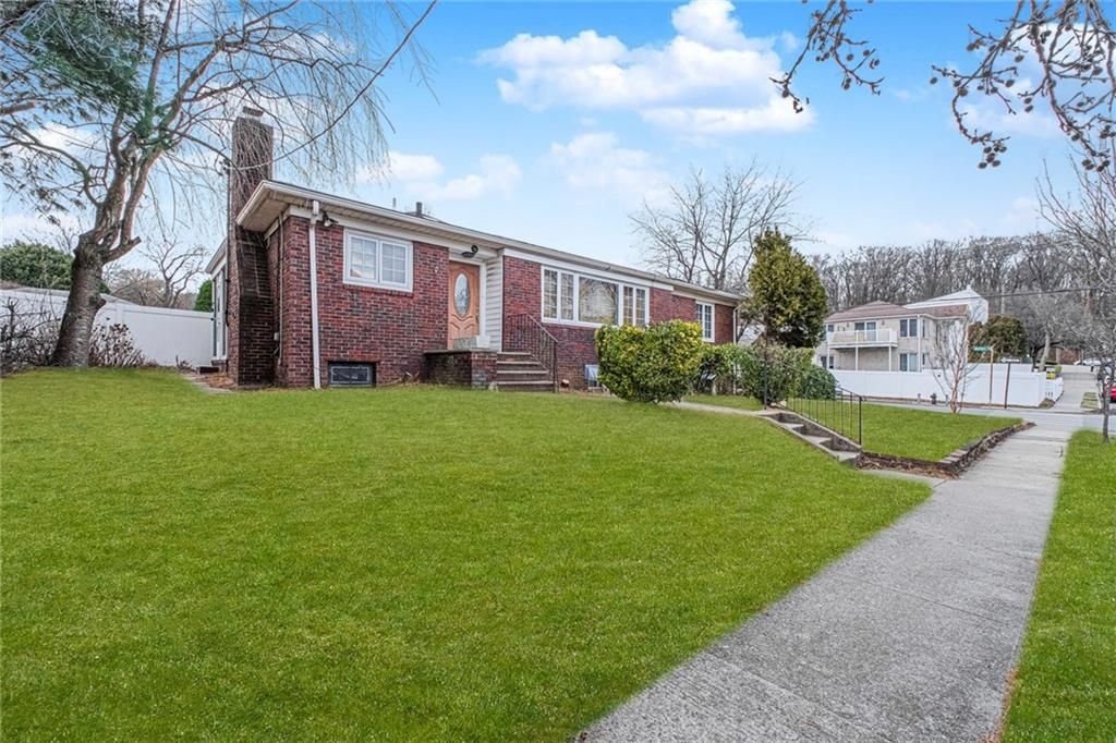 Exterior, Facade, Brick Facade, Cape Cod