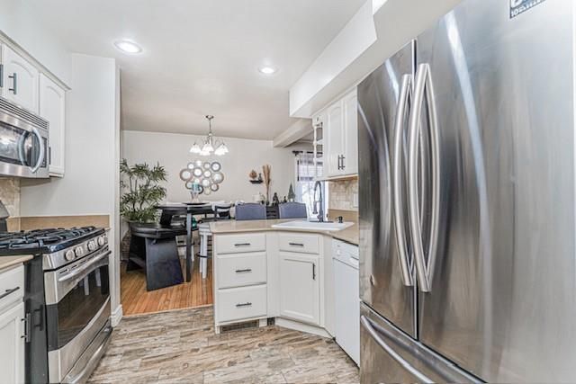 Chandelier, Dining room, Interior, Kitchen, Pendant Lights, Recessed Lighting, Stainless Steel Appliances, Wood Texture Flooring