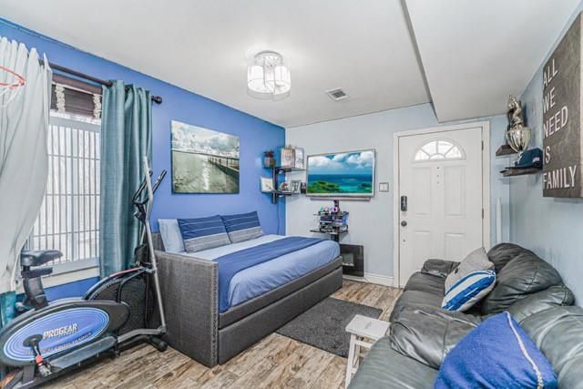 Bedroom, Fitness Equipment, Interior, Wood Texture Flooring