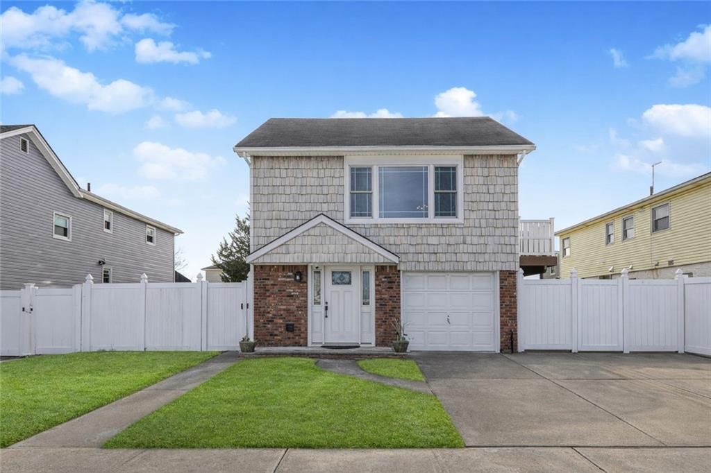 Attached, Exterior, Facade, Brick Facade, Split Level