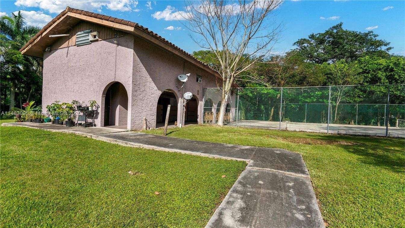 Backyard, Exterior