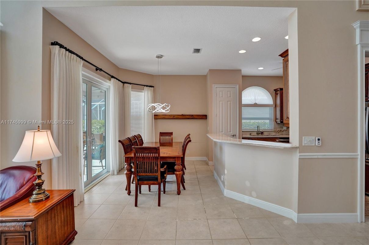 Dining room, Interior, Pendant Lights, Recessed Lighting