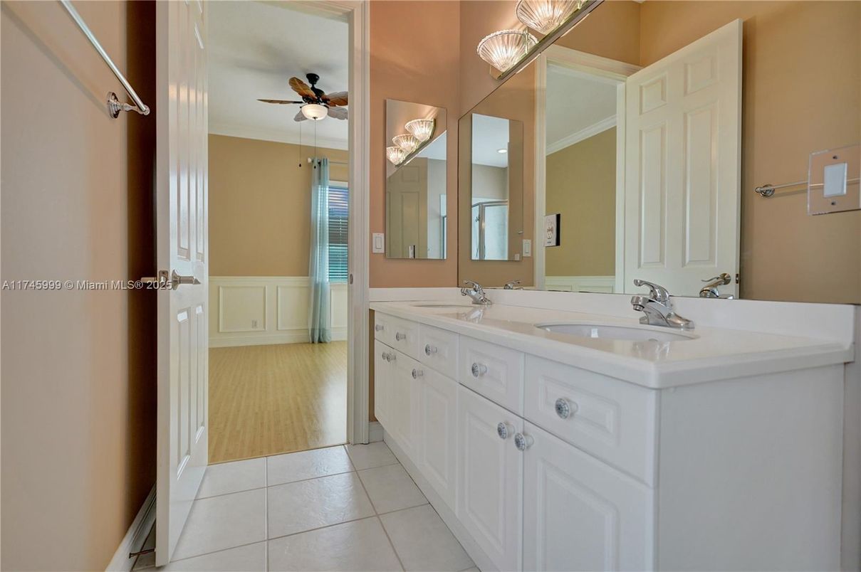 Bathroom, Dual Sink Vanities, Interior, Wood Texture Flooring