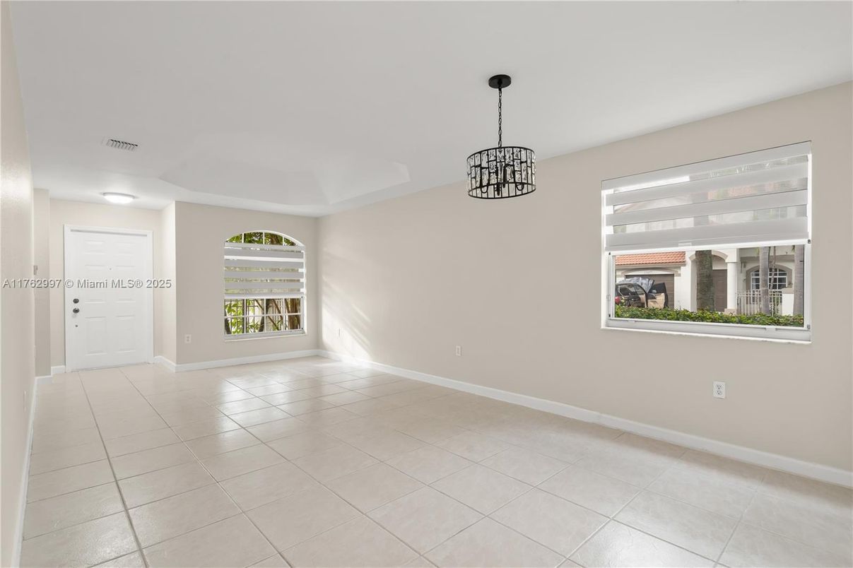 Empty room, Interior, Pendant Lights