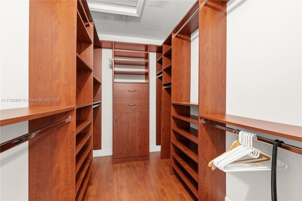 Interior, Walk-in Closets, Wood Texture Flooring