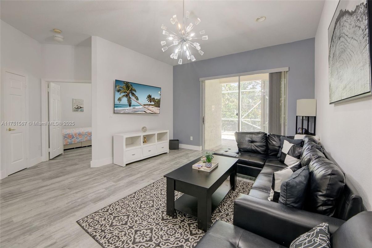 Interior, Living room, Pendant Lights, Recessed Lighting, Wood Texture Flooring