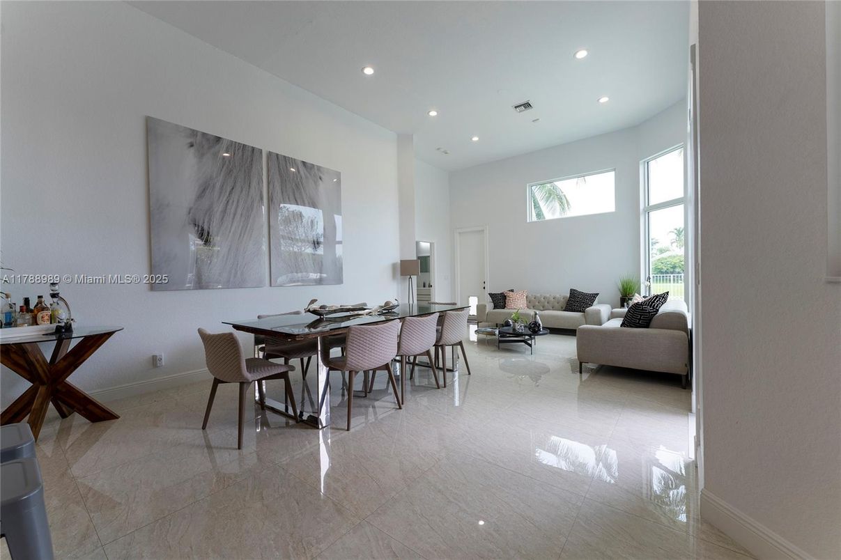 Dining room, Interior, Living room, Recessed Lighting