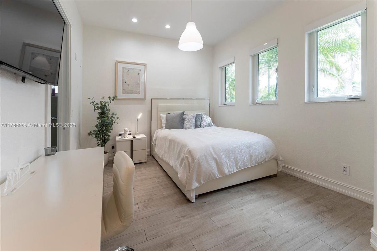 Bedroom, Interior, Pendant Lights, Recessed Lighting, Wood Texture Flooring