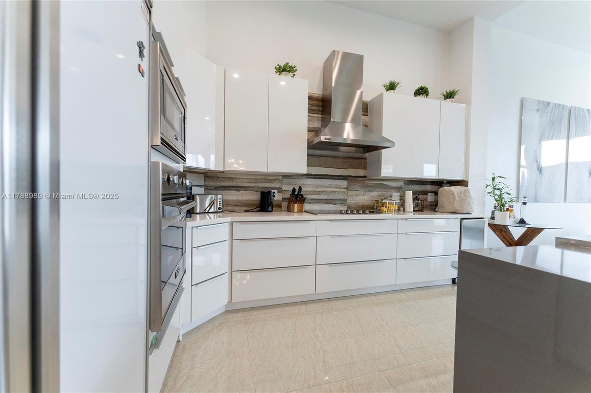Interior, Kitchen, Stainless Steel Appliances