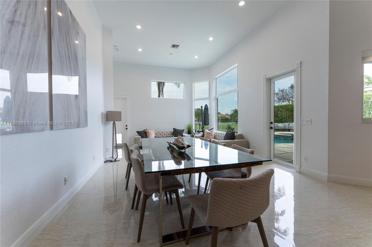 Dining room, Interior, Recessed Lighting