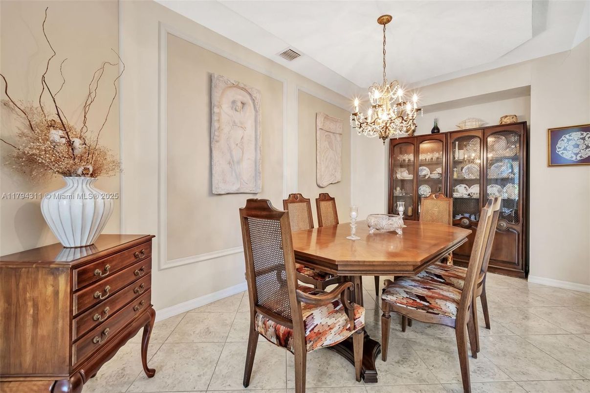 Chandelier, Dining room, Interior