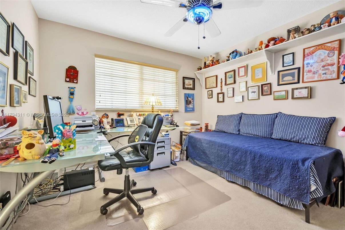 Home Office, Interior