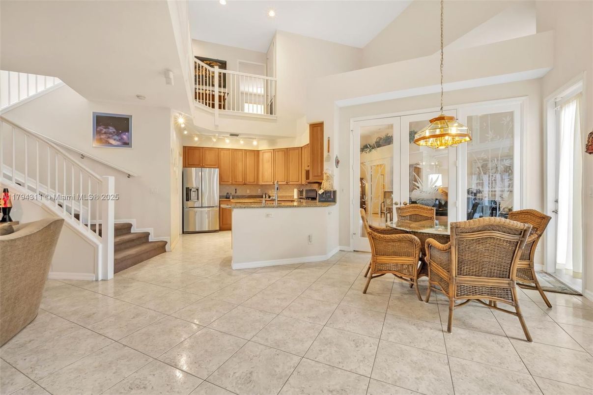 Dining room, Interior, Kitchen, Pendant Lights, Recessed Lighting, Stainless Steel Appliances