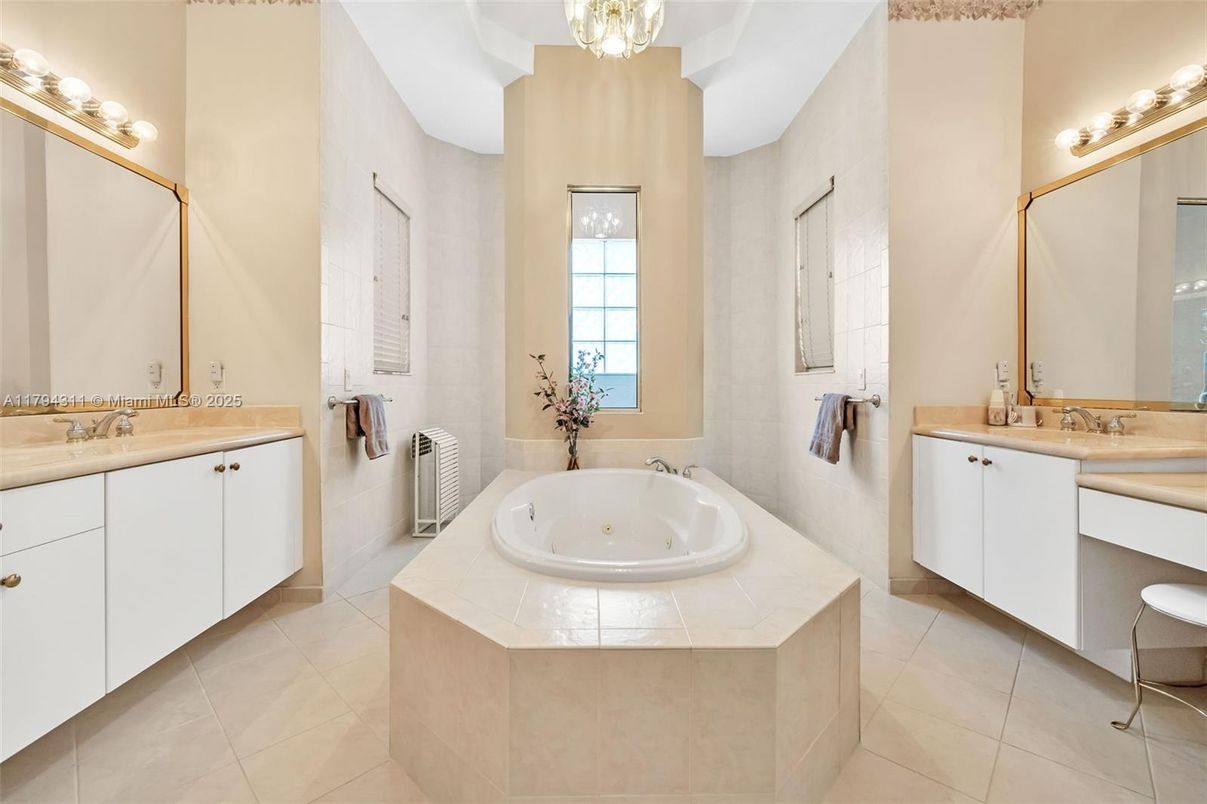 Bathroom, Dual Sink Vanities, Interior