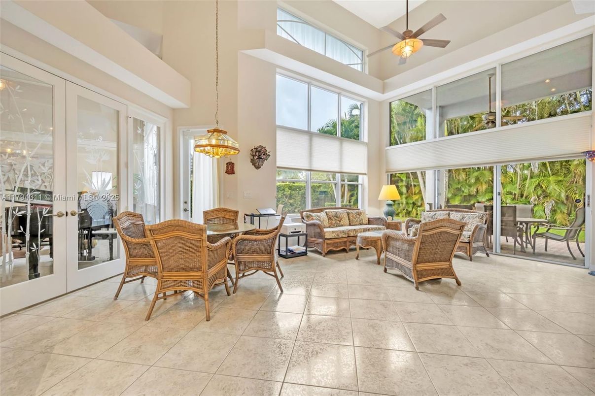 Dining room, Interior, Living room, Pendant Lights, Sun Room