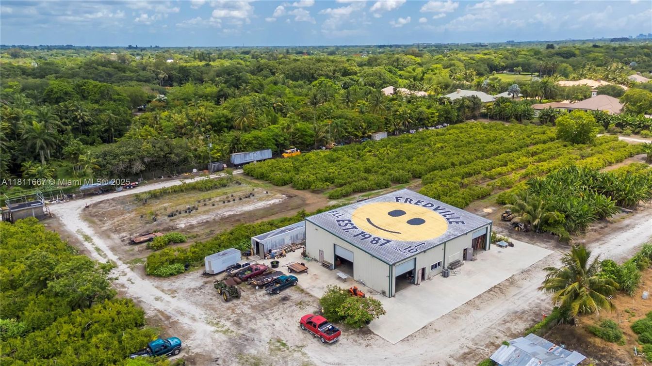 Exterior, Drone