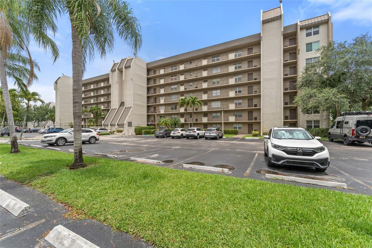 Exterior, Facade, Condo Building