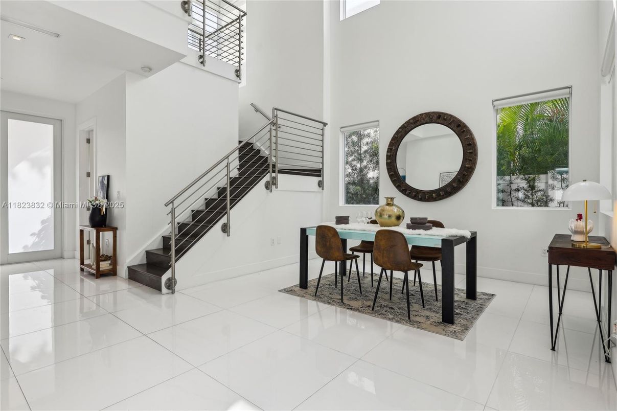 Dining room, Interior, Recessed Lighting
