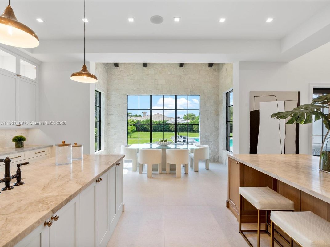 Bathroom, Dining room, Free Standing Baths, Interior, Pendant Lights, Recessed Lighting, Water