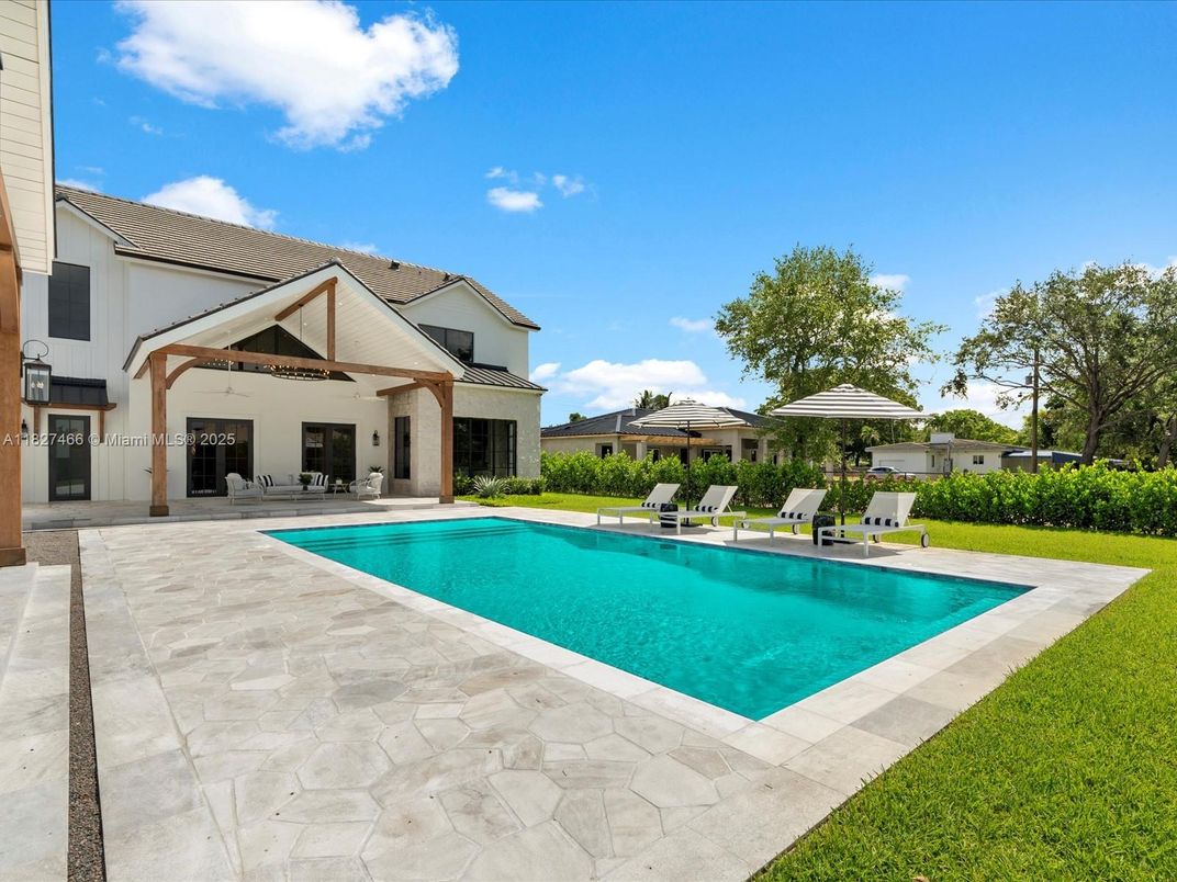 Exterior, Pool