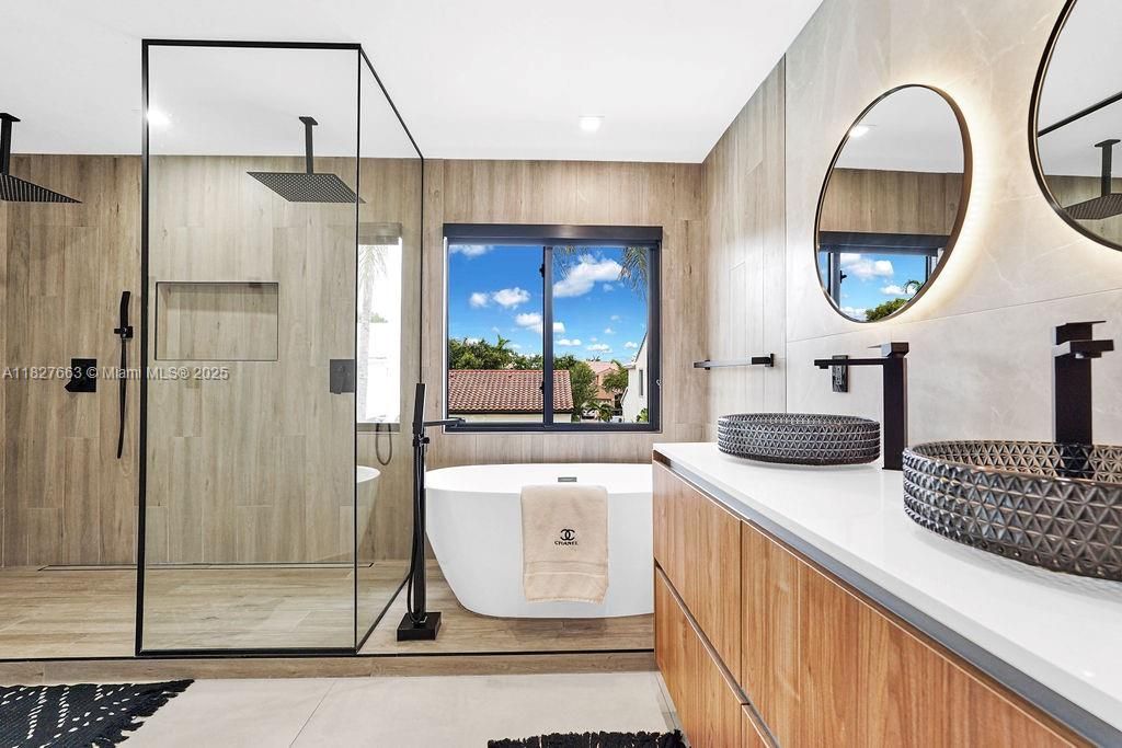 Bathroom, Free Standing Baths, Glass Shower, Interior, Recessed Lighting