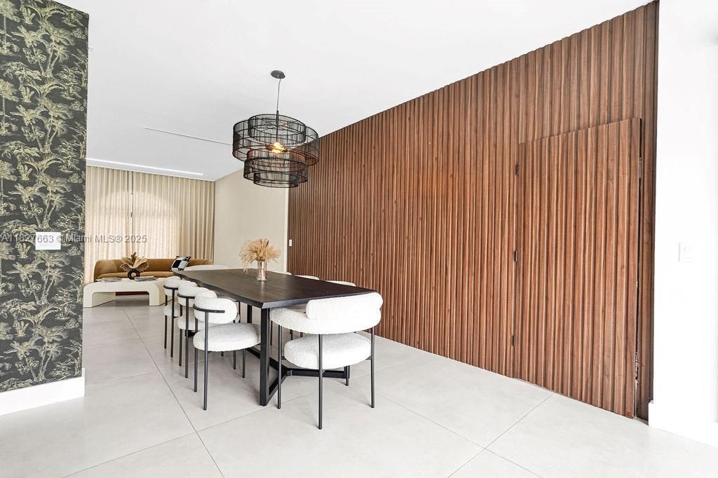Chandelier, Dining room, Interior, Pendant Lights