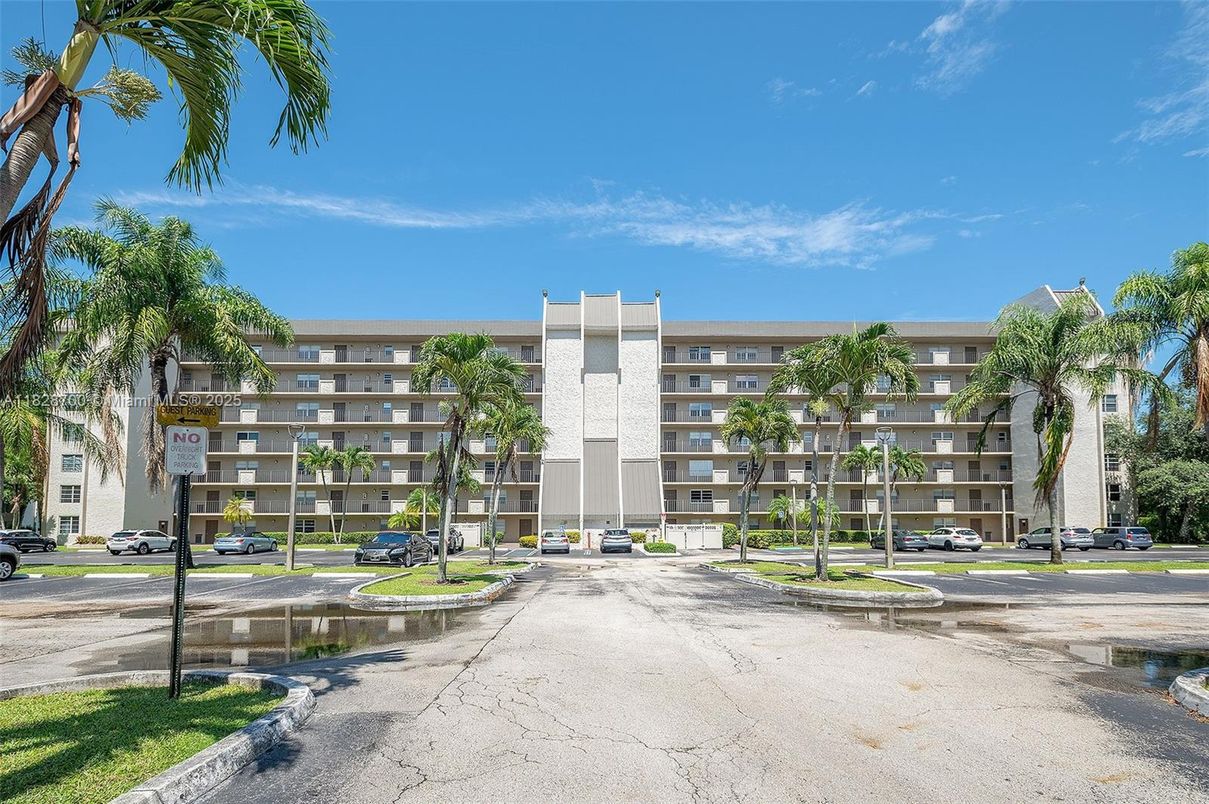 Exterior, Facade, Condo Building