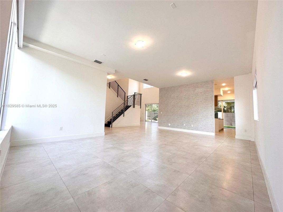 Empty room, Interior, Recessed Lighting