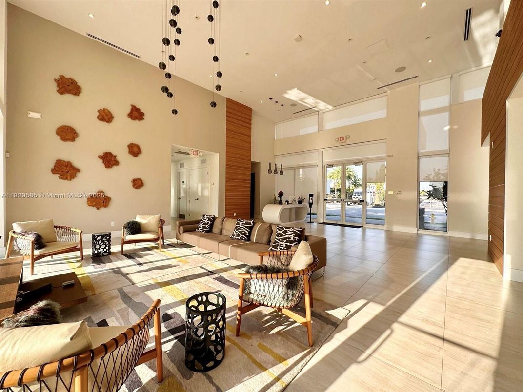 Interior, Living room, Pendant Lights, Recessed Lighting