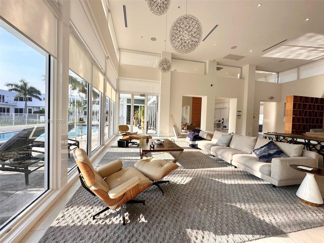 Interior, Living room, Pendant Lights, Recessed Lighting