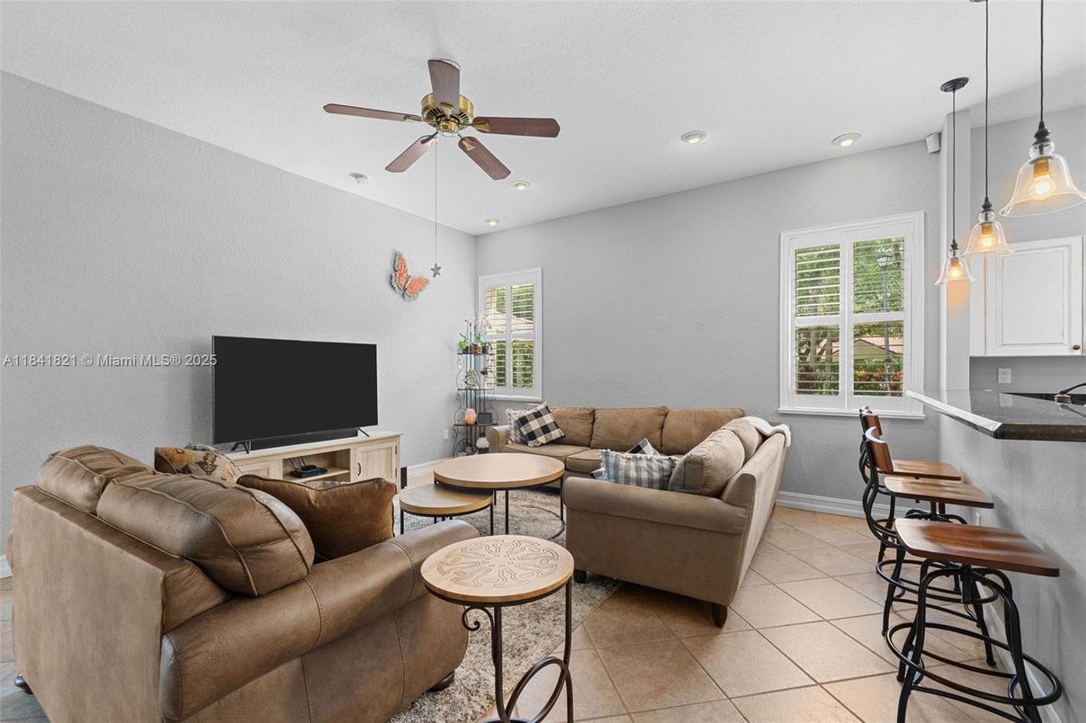 Interior, Living room, Pendant Lights, Recessed Lighting