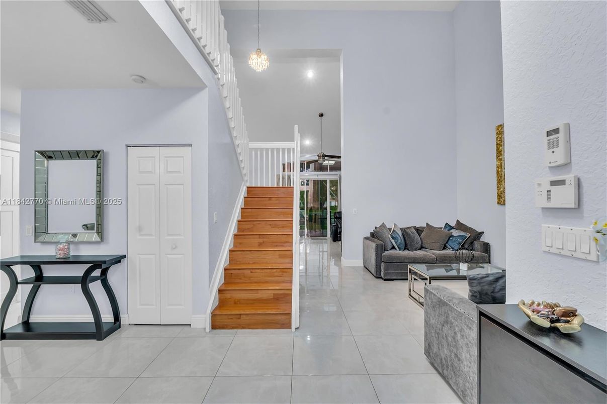 Interior, Living room, Pendant Lights, Recessed Lighting