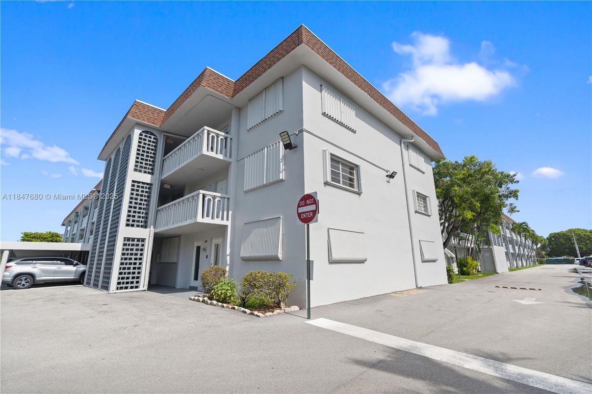 Exterior, Facade, Condo Building