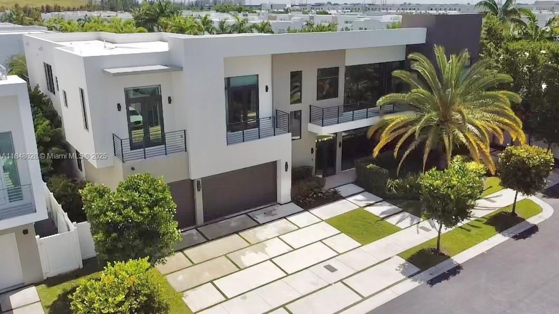 Exterior, Drone