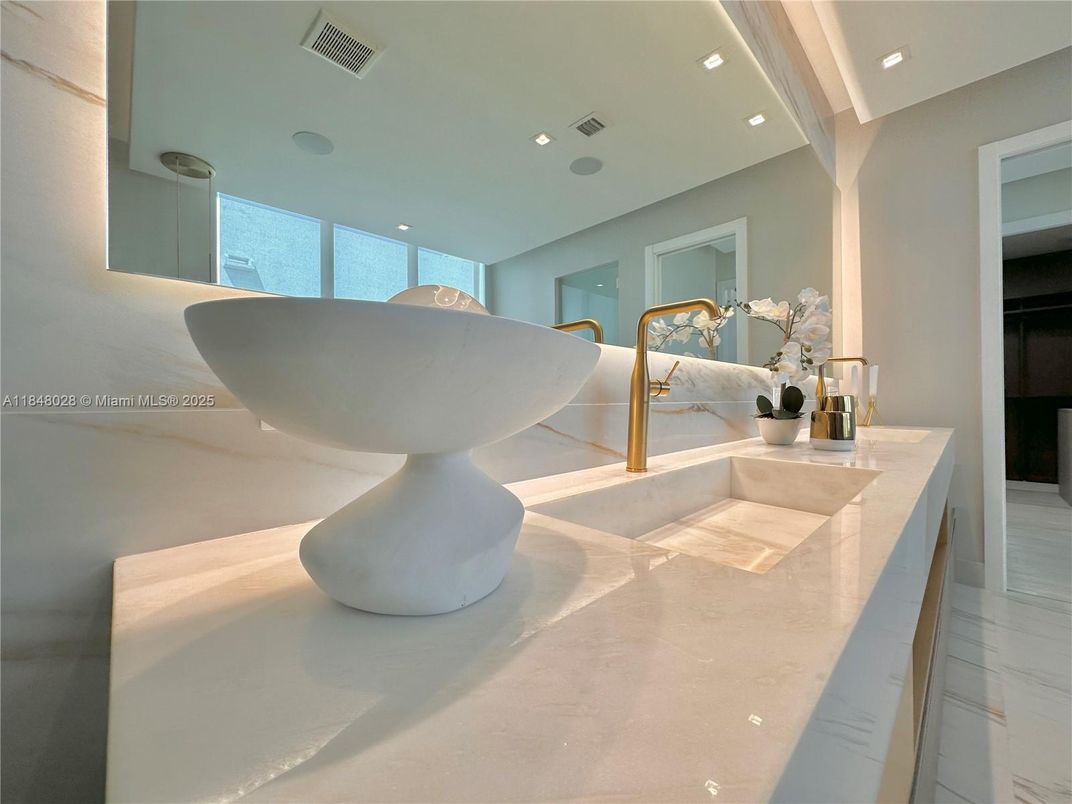 Bathroom, Interior, Marble, Recessed Lighting