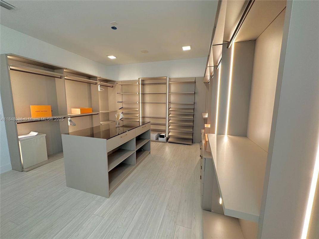 Interior, Recessed Lighting, Walk-in Closets