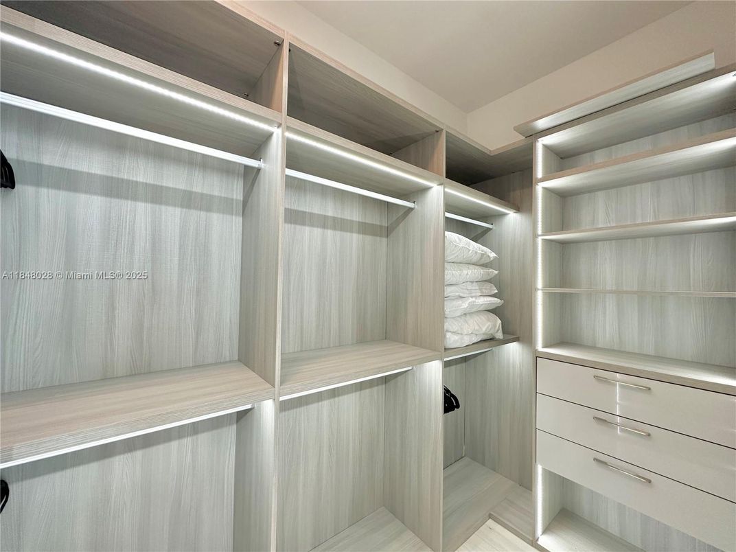 Interior, Walk-in Closets